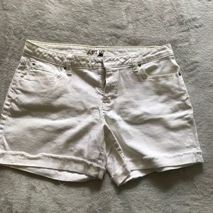 White denim short